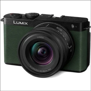 Panasonic Lumix DC-S9N Mirrorless Digital Camera with 18–40mm F/4.5–6.3 Lens (Olive Green, DC-S9NG)